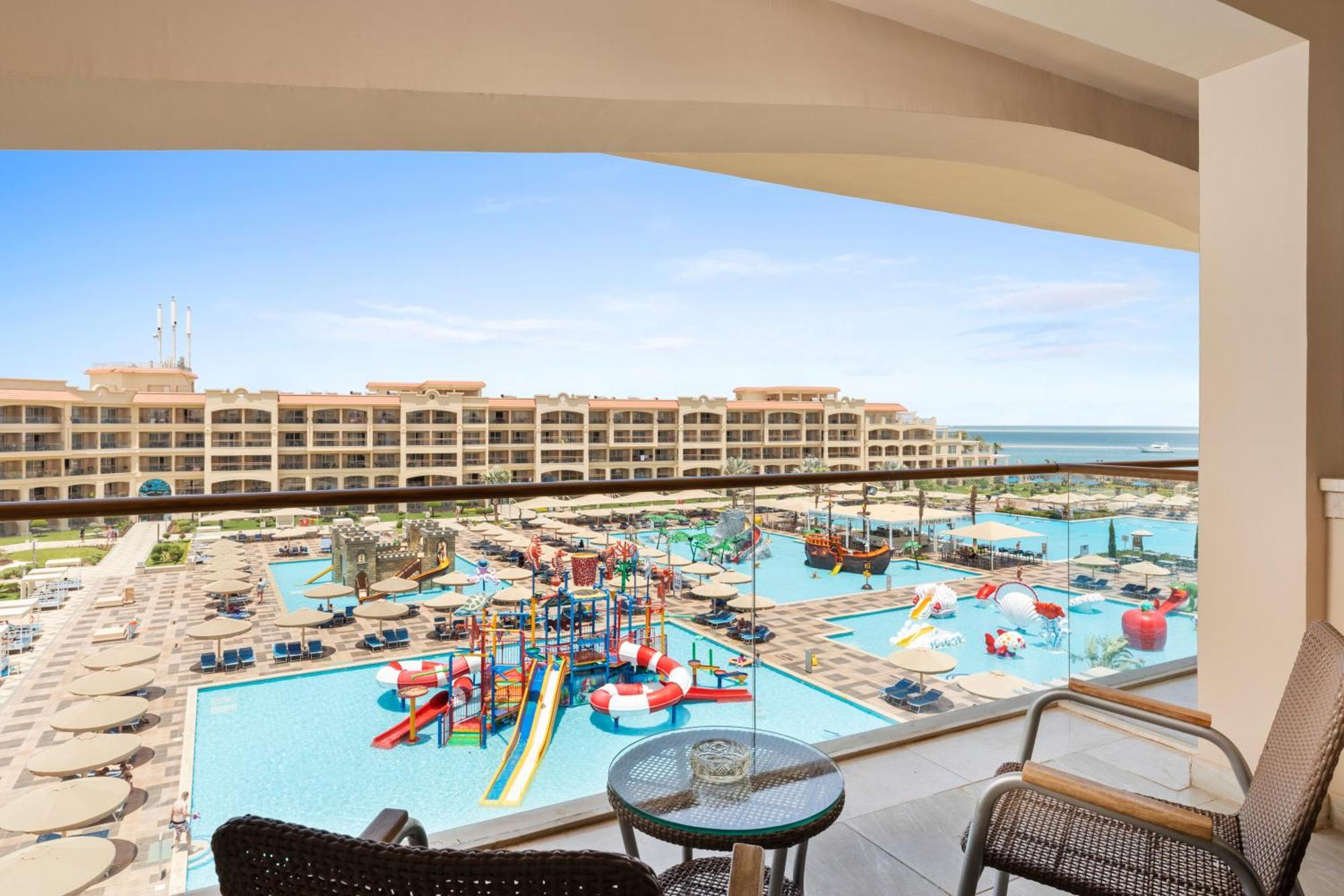 Pickalbatros White Beach Resort - Hurghada Ngoại thất bức ảnh View of the water park